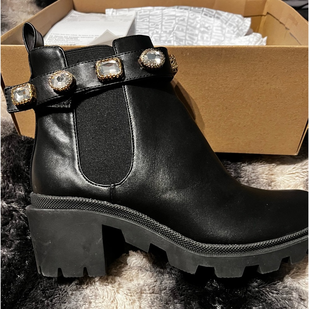 Steve Madden Amulet Embellished Boots NIB Never Worn